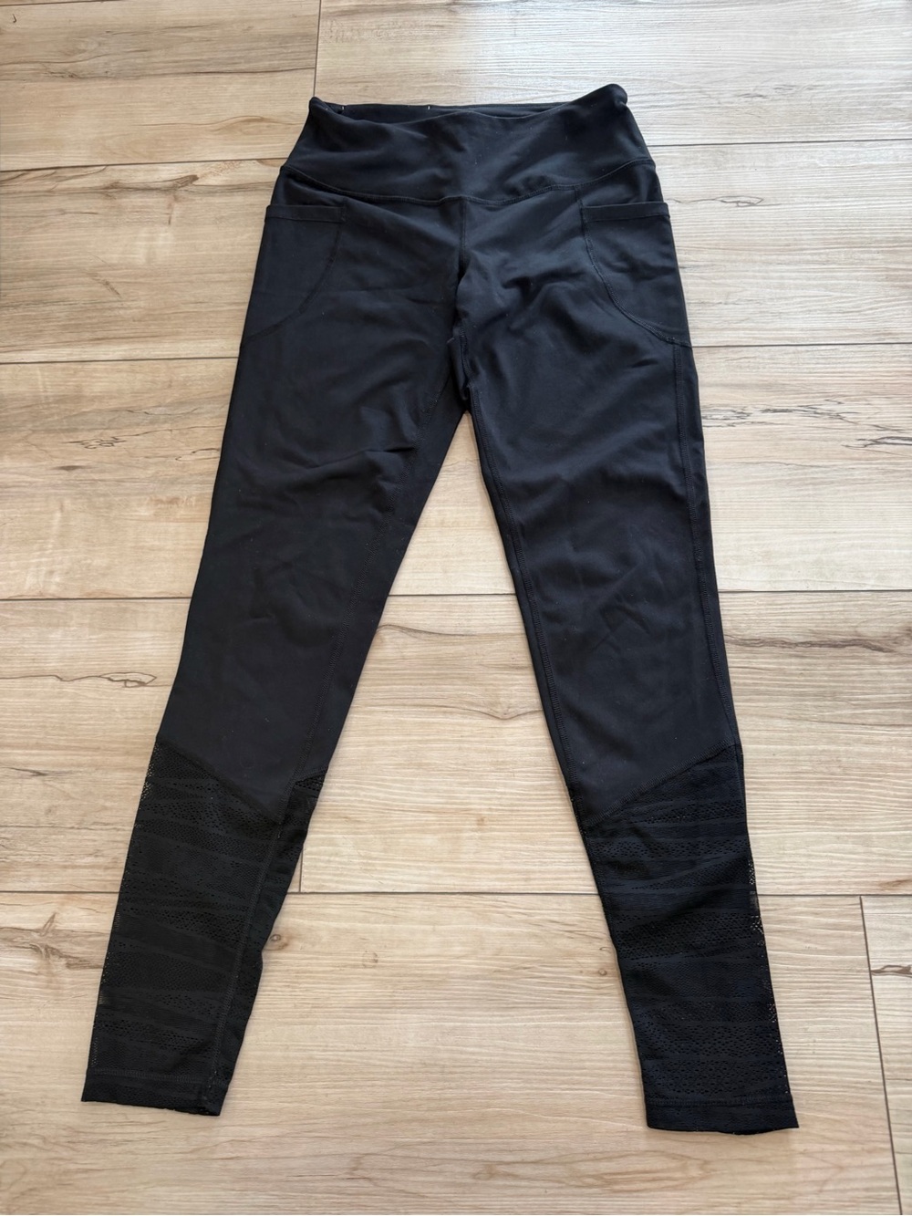 Victoria’s Secret black lace calf total knockout leggings side pockets small